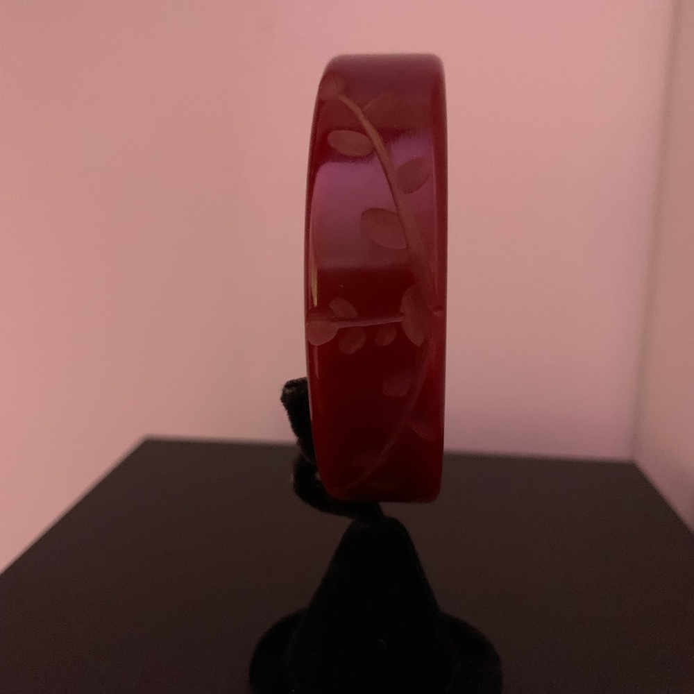 Vintage Bakelite Burgundy Bangle Leaf Design